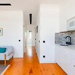 Urban Haven A 2br Modern Retreat Лиссабон