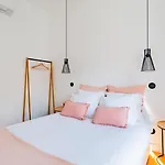 Urban Haven A 2br Modern Retreat Appartamento Lisbona