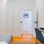 Urban Haven A 2br Modern Retreat Appartamento Lisbona