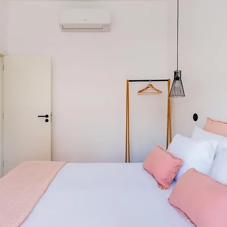 Urban Haven A 2br Modern Retreat