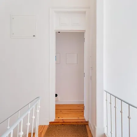 Urban Haven A 2br Modern Retreat Lisbon