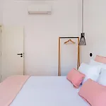 Urban Haven A 2br Modern Retreat 公寓