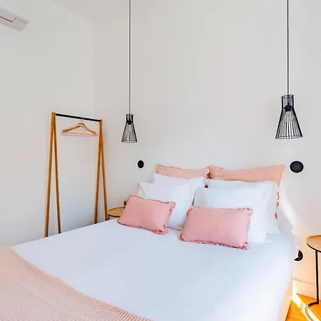 Urban Haven A 2br Modern Retreat * 리스본