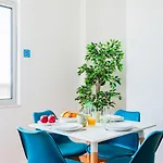Urban Haven A 2br Modern Retreat
