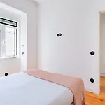 Urban Haven A 2br Modern Retreat *
